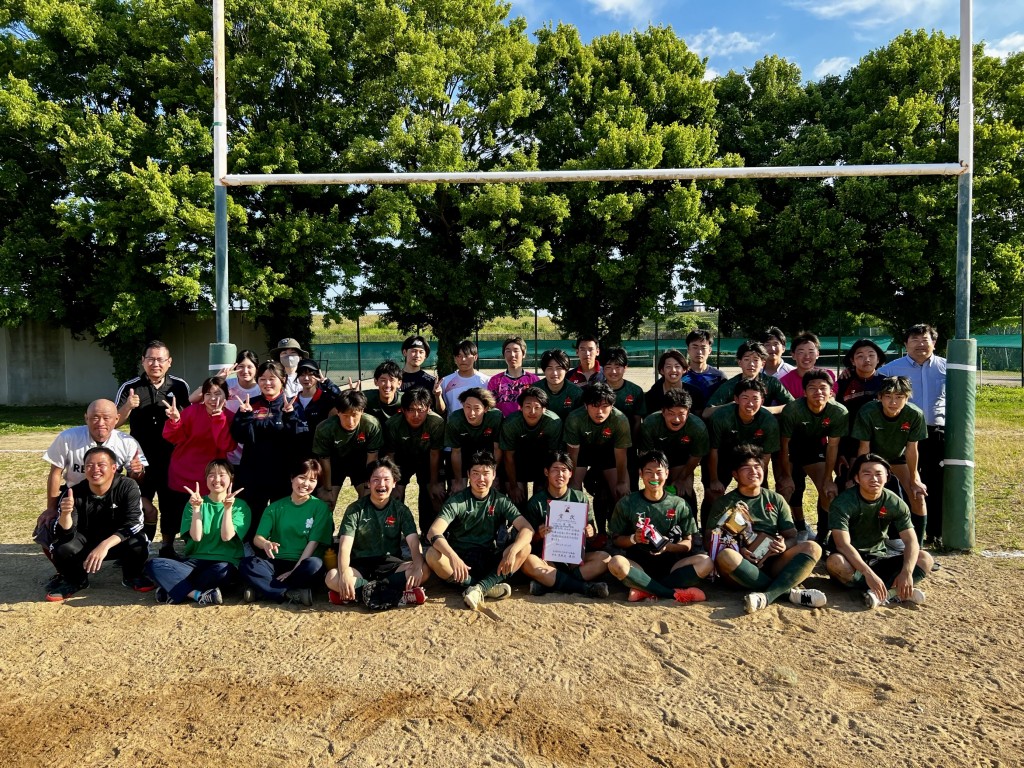 第33回九州地区高専新人ラグビーフットボール大会にて、本校ラグビー部が15人制で14回目の優勝、タグラグビーで8回目の優勝を果たしました。